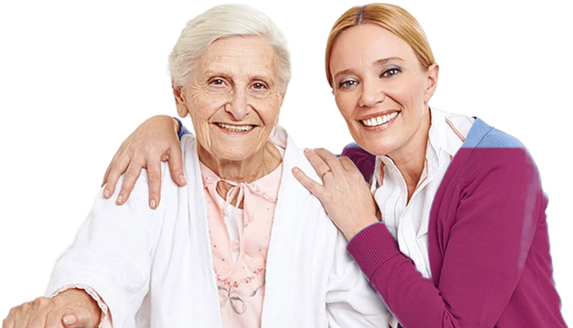 Pflegerin umarmt eine Seniorin